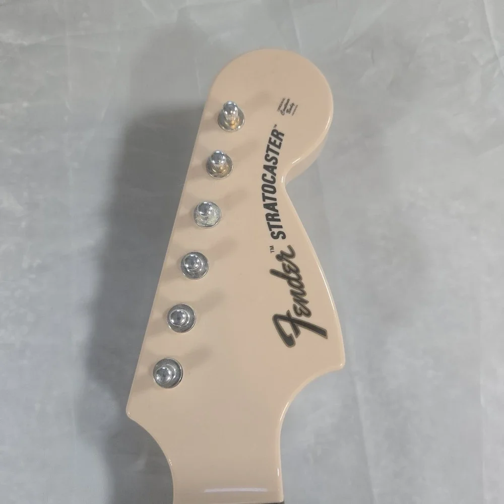 Rock Band 4 PS4 Fender Stratocaster Wireless Guitar 91261 Powers On No Dongle